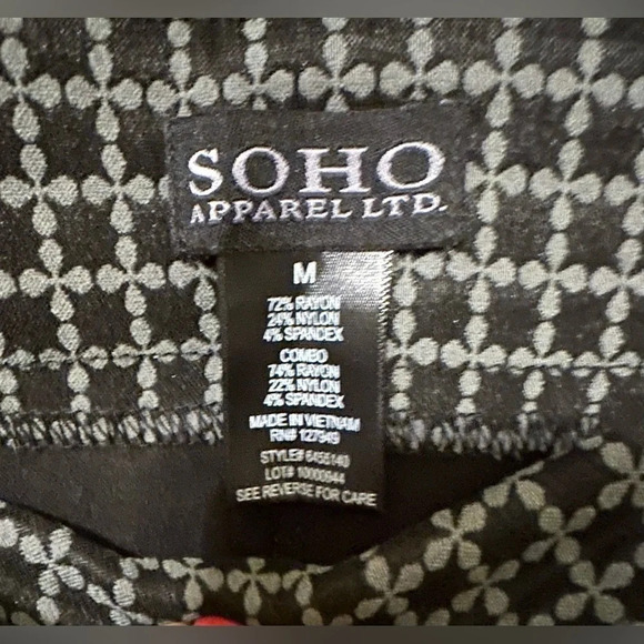 Soho Apparel Straight leg black pants with patterned front - size M - Picture 3 of 3